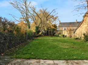 Maison familiale spacieuse près de Carrouges avec jardin